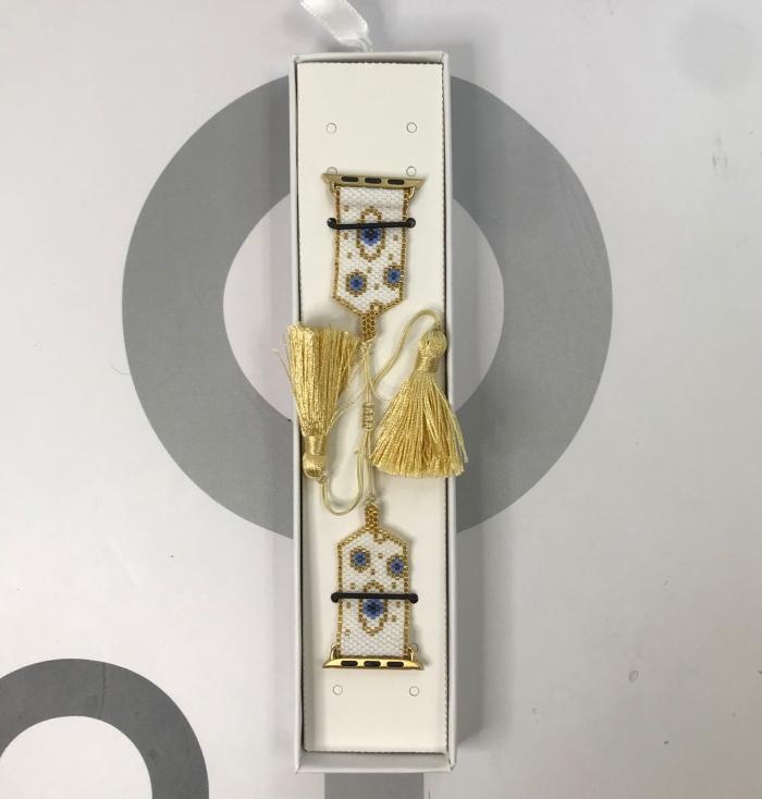 HANDMADE IWATCH BAND 38/40/41 GEOMETRICO BLANCO/ZUL POMPONES DORADOS