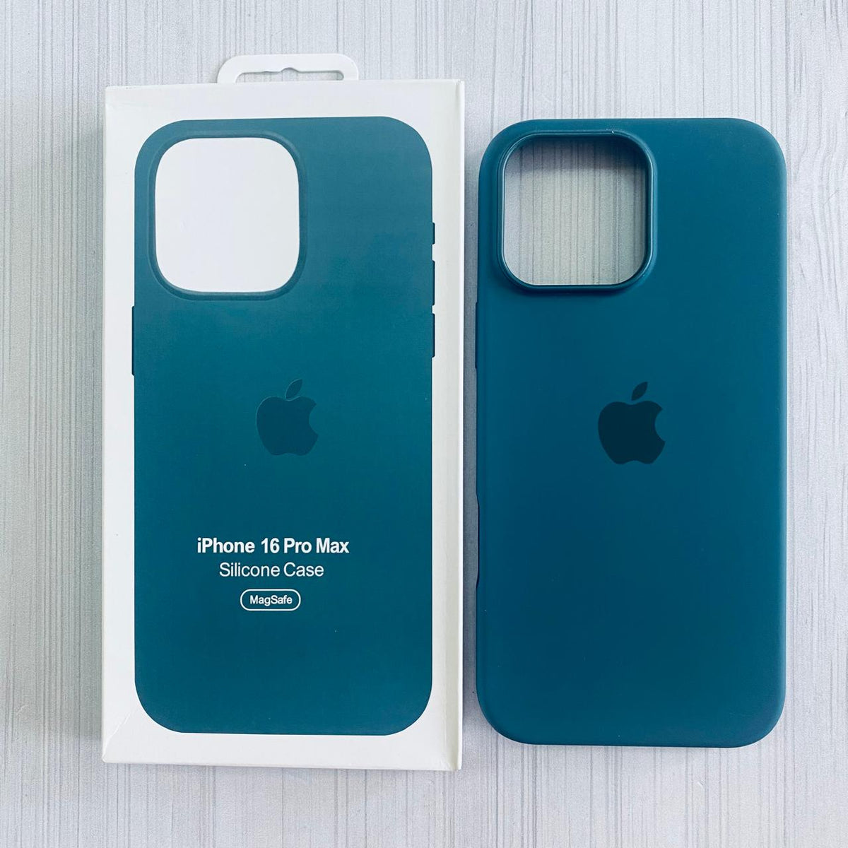 PHONE 16 PRO MAX - SILICON CASE MAGSAFE GREEN