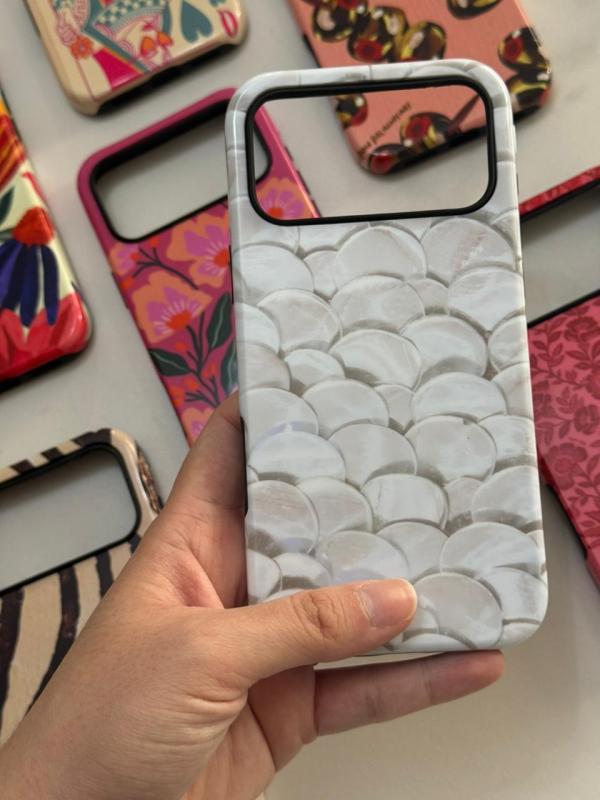 IPHONE 17 PRO MAX - FISH SCALE PATTERN