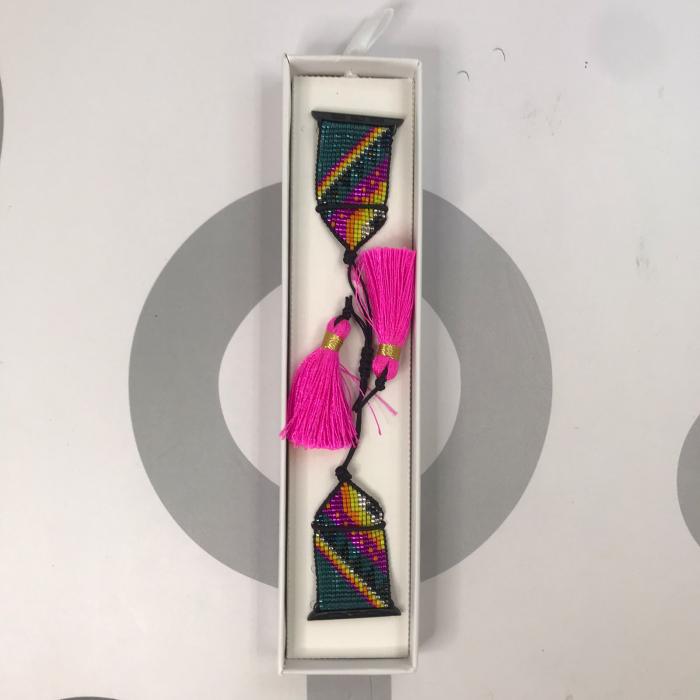 HANDMADE IWATCH BAND 42/44/45 GEOMETRICO AZUL/AMARILLO/MORADO POMPONES ROSADO NEON