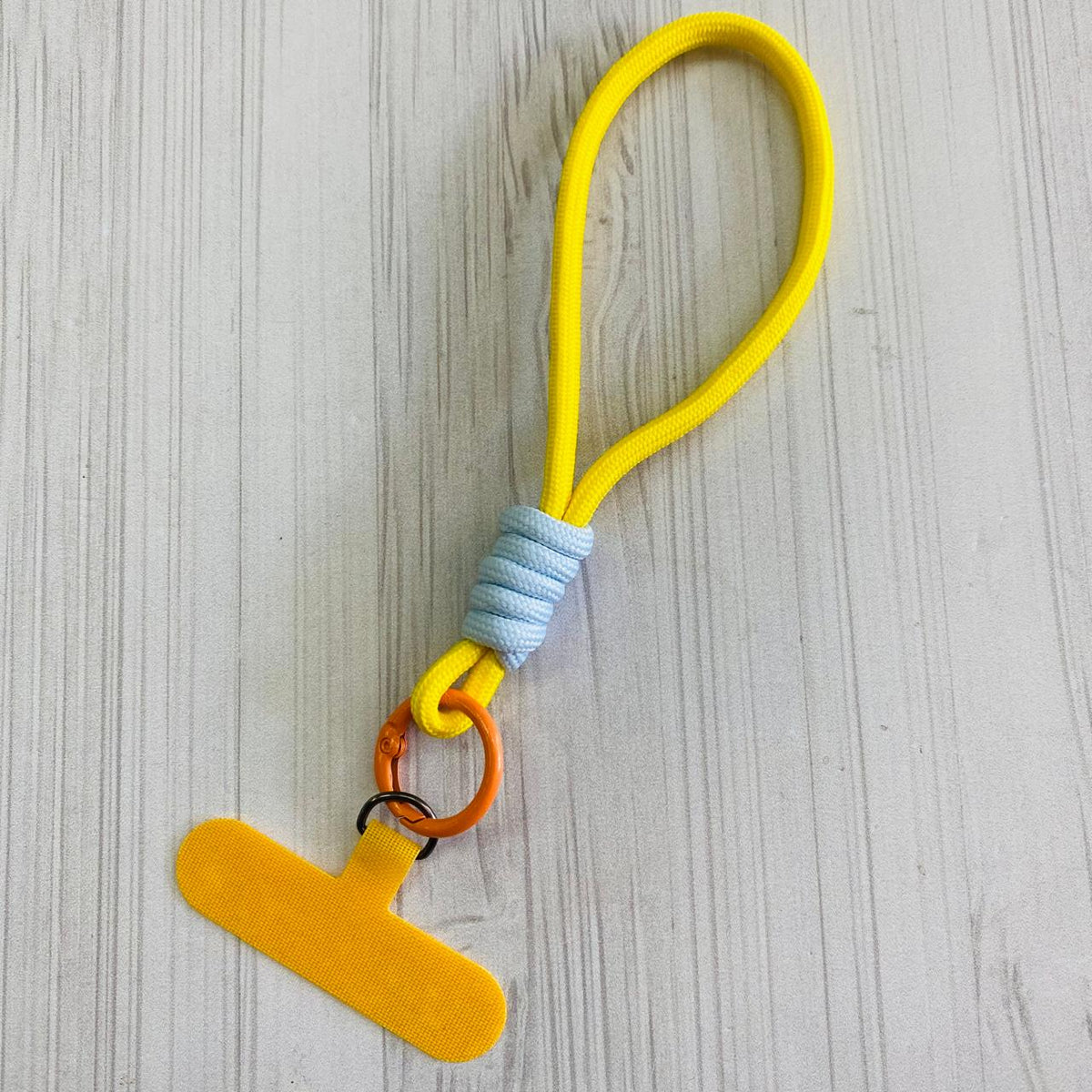 LLAVERO MUÑEQUERA AMARILLO