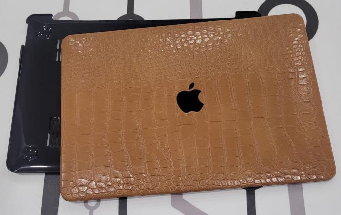 MacBook Air 15 (A2941) - COBERTOR DE CUERO CAFE