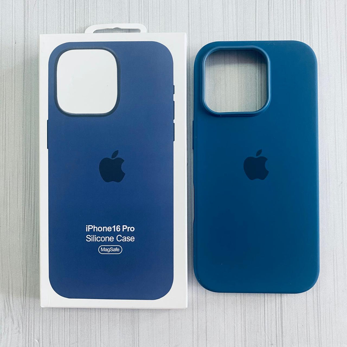 PHONE 16 PRO - SILICON CASE MAGSAFE BLUE