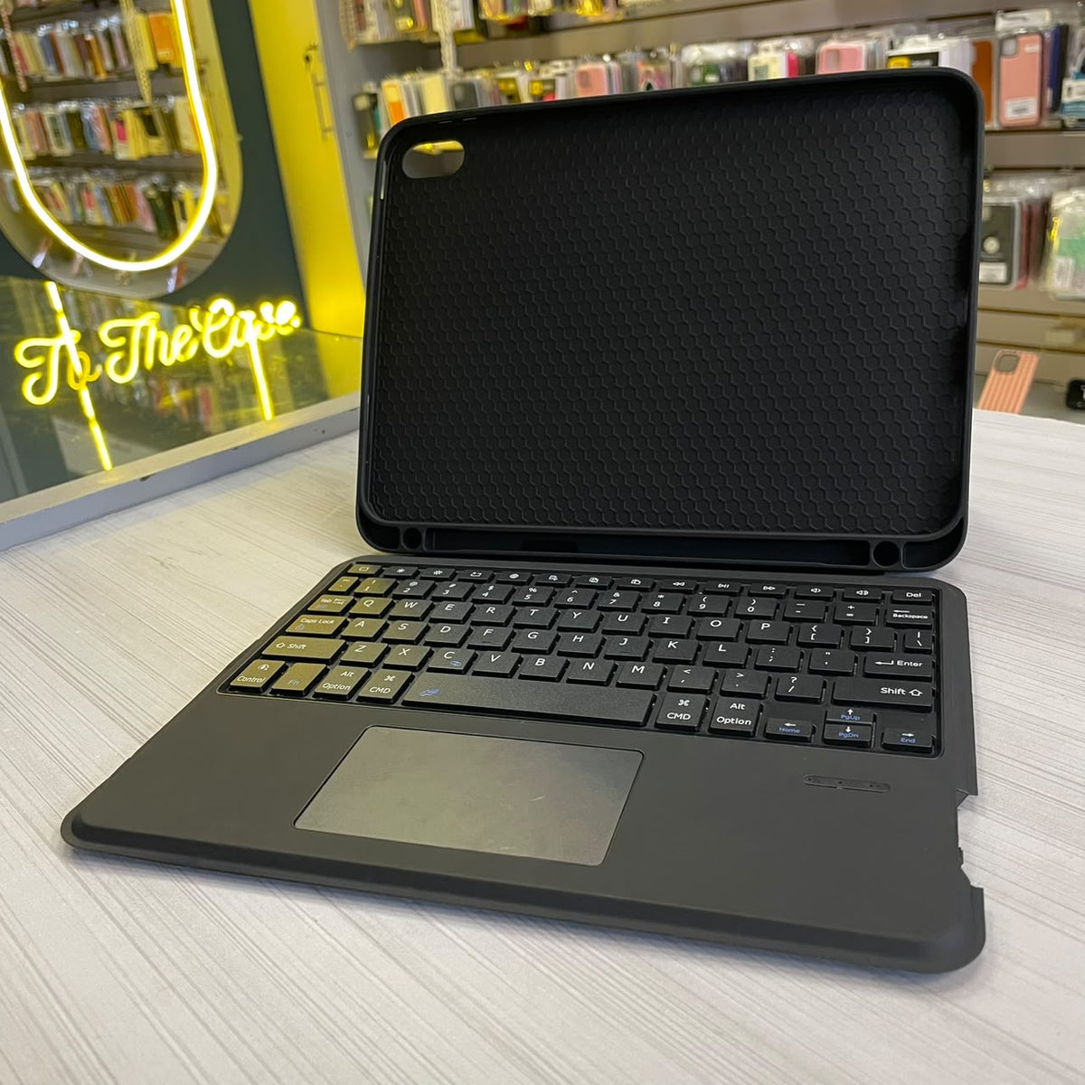 IPAD A16/10TH - CASE CON TECLADO NEGRO