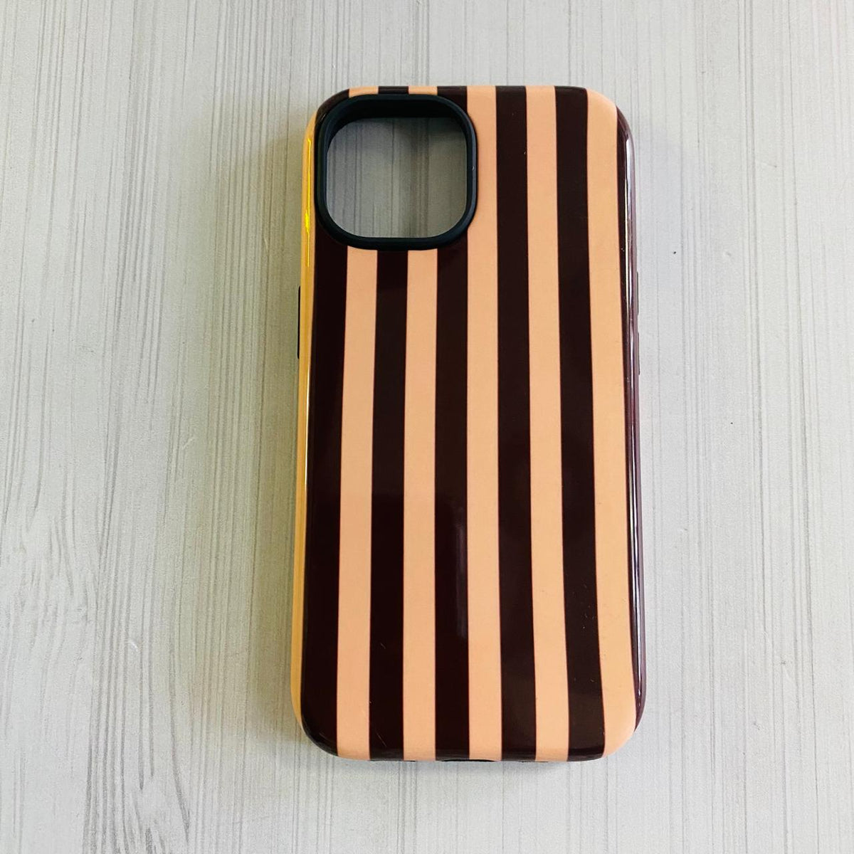 IPHONE 15 - STRIPED BROWN/BEIGE