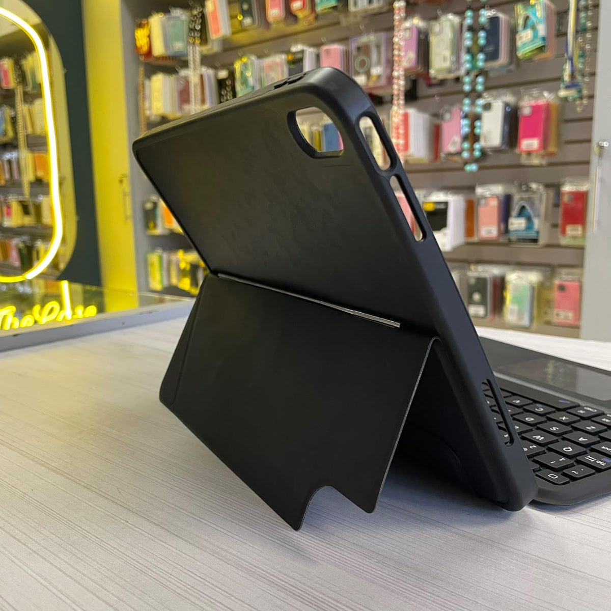IPAD A16/10TH - CASE CON TECLADO NEGRO