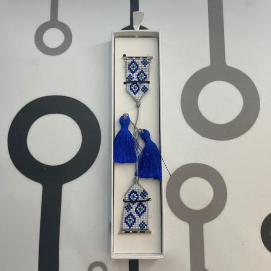 HANDMADE IWATCH BAND 38/40/41 GEOMETRICO AZUL/BLANCO POMPONES AZULES
