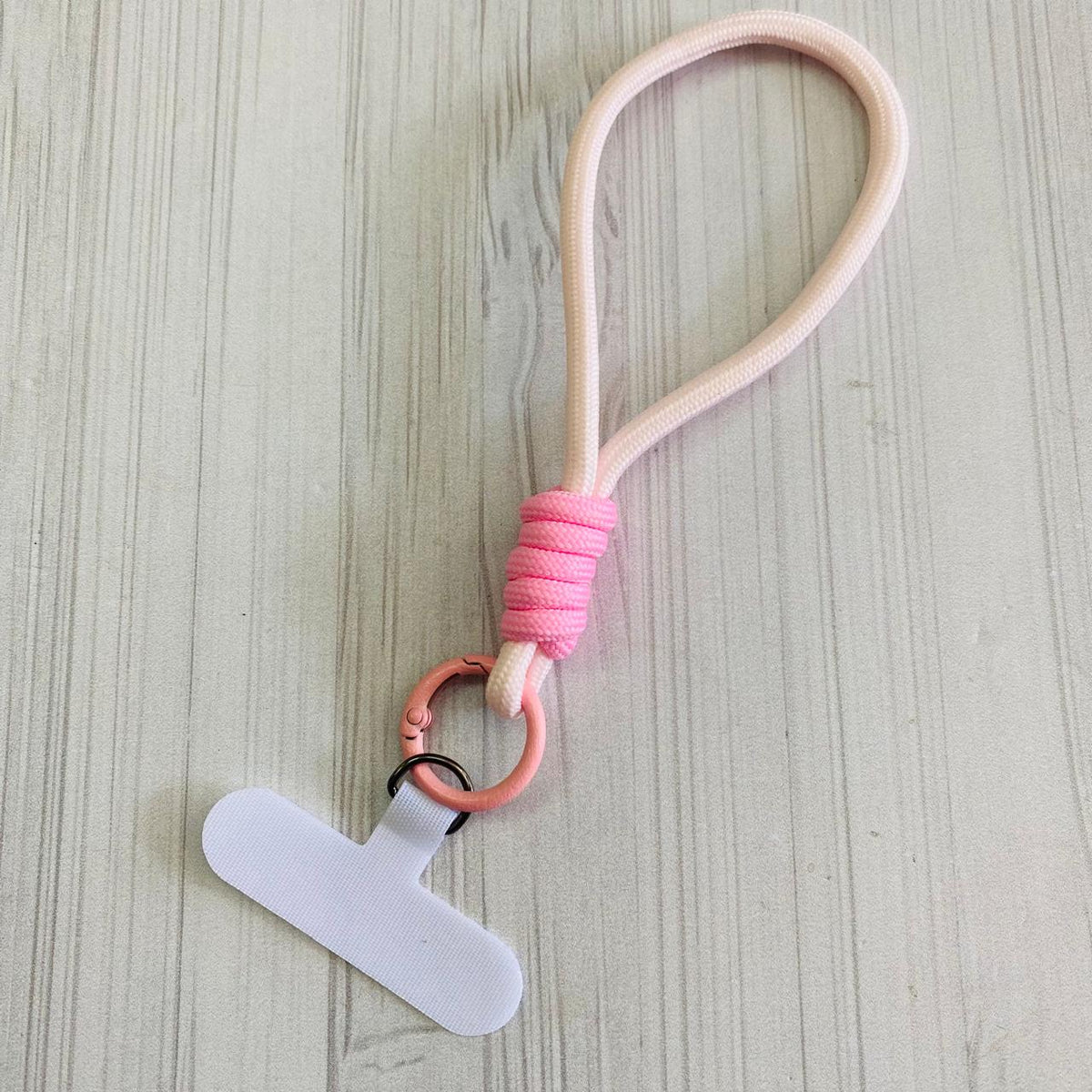 LLAVERO MUÑEQUERA ROSA