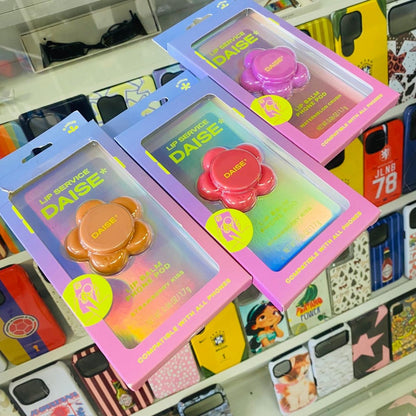 Daise Lip Balm Phone Pod en vitrina